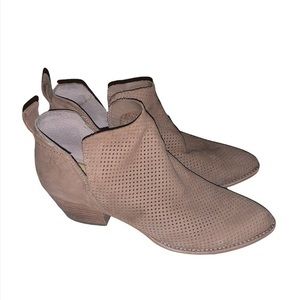 Dolce Vita sz 9.5 suede booties
